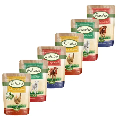 Zestaw saszetek Lukullus Adult 300 g, różne smaki widoczne na opakowaniach: Huhn à la valenciana, Lamm all’italiana, Rind à la provençale. Widoczne ilustracje kurczaka, jagnięcia i krowy.