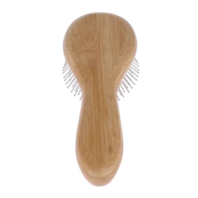 Fa kefével és fém sörtékkel, alkalmas szőrzetápolásra. Ergonomikus fa nyél.