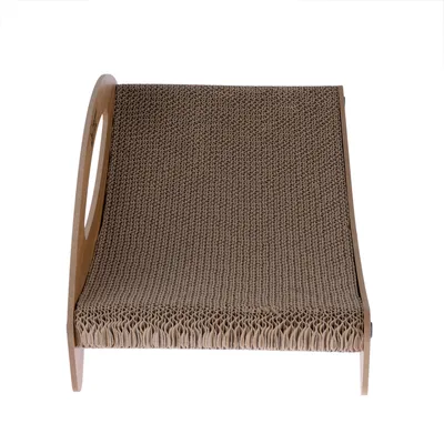 Grebalica od drva s izbočenom površinom od valovitog kartona, pogodna za grebanje i ležanje.