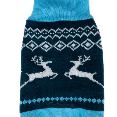 Dunkelblauer und hellblauer gestrickter Hundepullover mit Rentier- und Diamantmuster.