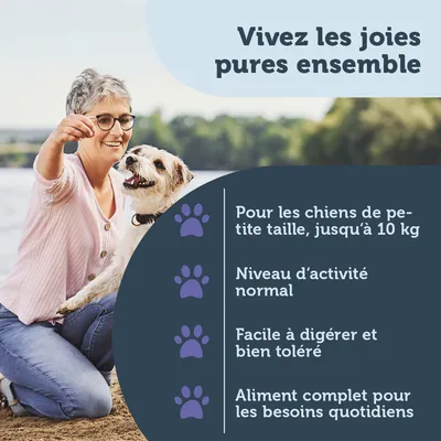 Texte : Vivez les joies pures ensemble. Pour les chiens de petite taille, jusqu’à 10 kg. Niveau d’activité normal. Facile à digérer et bien toléré. Aliment complet pour les besoins quotidiens.