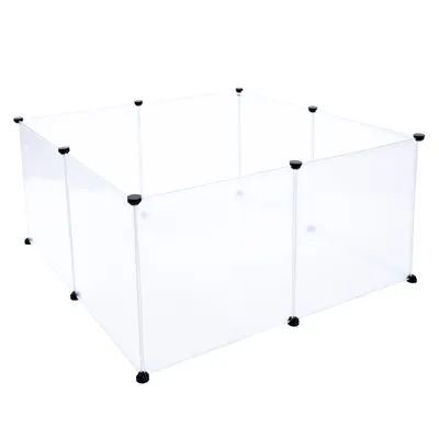 Gehege aus transparentem Plexiglas mit schwarzen Verbindungselementen, quadratische Form.