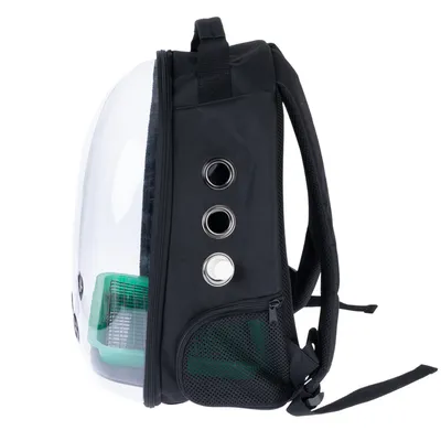 Sac à dos noir pour animal avec coque transparente, trois aérations métalliques et poche latérale en maille, bac vert visible à l’intérieur.