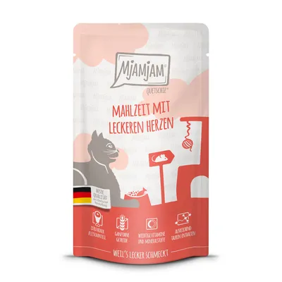 Mjamjam Quetschie pasto con deliziosi cuori. Alta qualità di produzione tedesca, elevato contenuto di carne, cereali interi, vitamine e minerali essenziali, contiene sufficiente taurina.