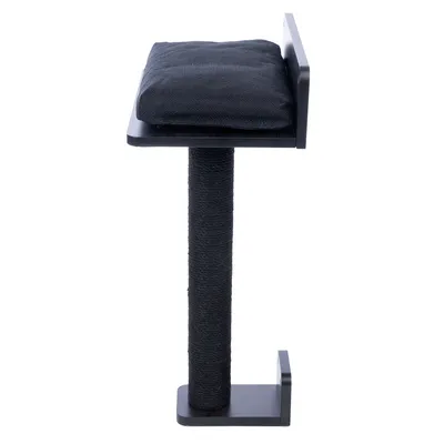 Tiragraffi nero con superficie imbottita e tronchetto in sisal, design moderno.