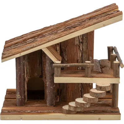 Casa de madera con aspecto de corteza, escalera y balcón. Adecuada como accesorio para pequeños animales o decoración.
