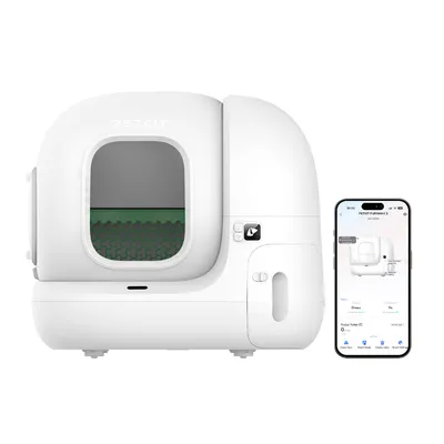PETKIT automatická toaleta pro kočky v bílé barvě se zeleným vnitřkem, smartphone zobrazuje ovládání aplikací a funkce.
