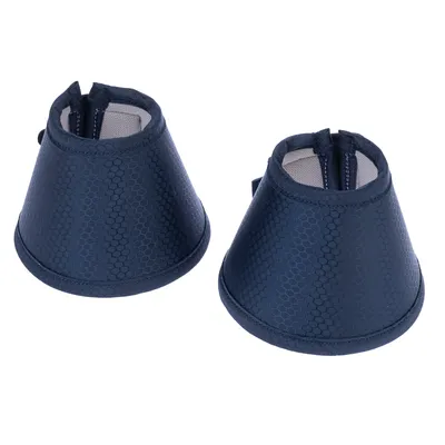 Paire de cloches de protection pour sabots, surface extérieure à motif hexagonal, intérieur clair, fermeture auto-agrippante visible.