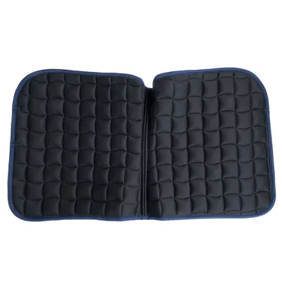 Schwarze, gepolsterte Matte mit quadratischer Steppung und blauen Rändern, geöffnet und flach dargestellt.