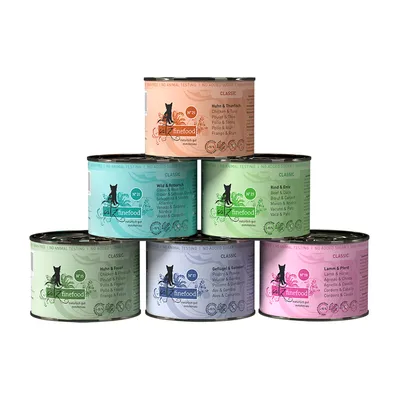 catz finefood Classic mokra karma, różne smaki: kurczak i tuńczyk, dziczyzna i okoń czerwony, wołowina i kaczka, kurczak i bażant, drób i krewetki, jagnięcina i koń. Bez cukru, bez testów na zwierzętach.