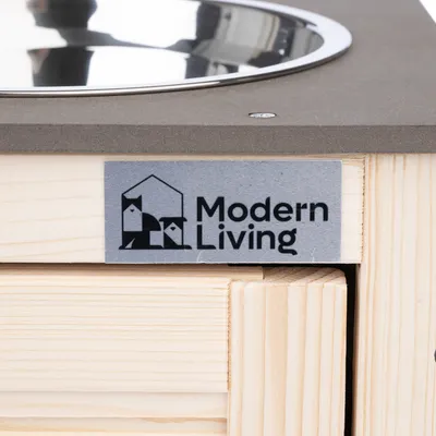 Modern Living. Logotip na leseni strukturi s stiliziranimi hišnimi ljubljenčki in motivom hiše.