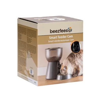 Beeztees Smart Feeder Cam, automatische voerdispenser met camera. Verpakking toont product en kat tijdens het eten.