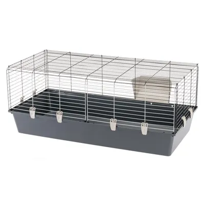 Kleintierkäfig mit grauer Kunststoffwanne und Metall-Gitterwänden, inklusive seitlicher Clips und einer integrierten Futterstation.