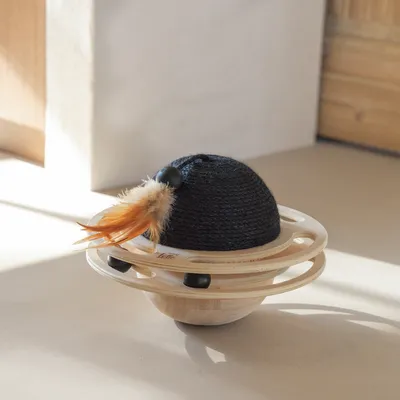 Designed by Lotte Balle en bois pour chat Baya Designed by Lotte Balle en bois pour chat Baya