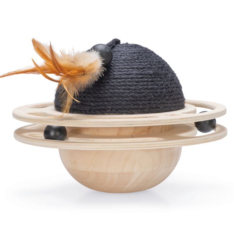 Designed by Lotte Balle en bois pour chat Baya