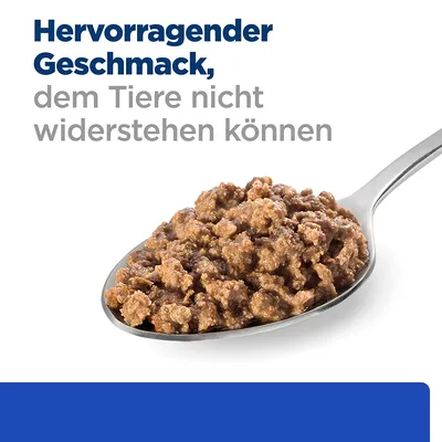 Hervorragender Geschmack, dem Tiere nicht widerstehen können. Abgebildet: Löffel mit fleischigem Nassfutter.