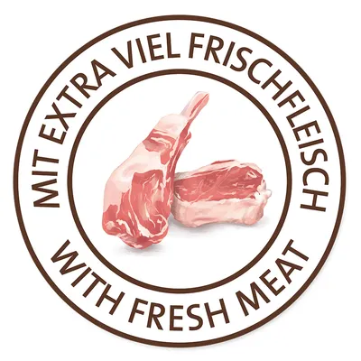 Con extra carne fresca. Imagen de un trozo de carne cruda, texto también en inglés: With fresh meat.