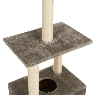 Arbre à chat avec poteaux en sisal beige et plateformes recouvertes de tissu gris, niche carrée visible avec ouverture ronde sur le devant.
