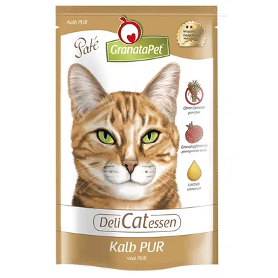 Paté GranataPet DeliCatessen Kalb PUR para gatos, sin cereales, con semillas de granada y aceite de salmón. Texto en alemán e inglés visible en el envase.