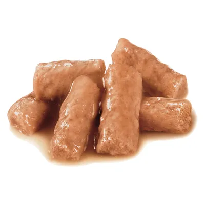 Ruskeita kastikkeessa olevia lihapaloja, mahdollisesti koiran- tai kissan märkäruokaa. Tuotteen tarkka nimi ei näy kuvassa.