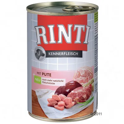Lata de comida para perros Rinti Kennerfleisch, texto visible: 'Mit Pute', 'NEU noch mehr natürliche Fleischstücke', imágenes de trozos de carne y pavo en la etiqueta.