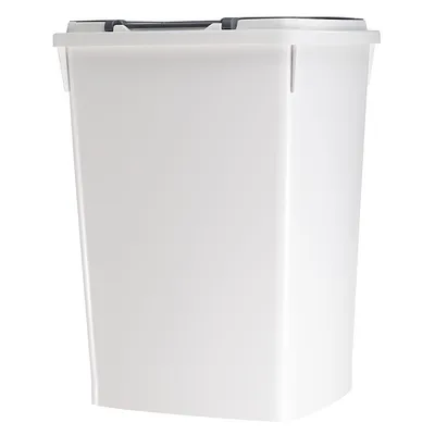 Hvid plastbeholder med låg, egnet til opbevaring af dyrefoder eller andre produkter.
