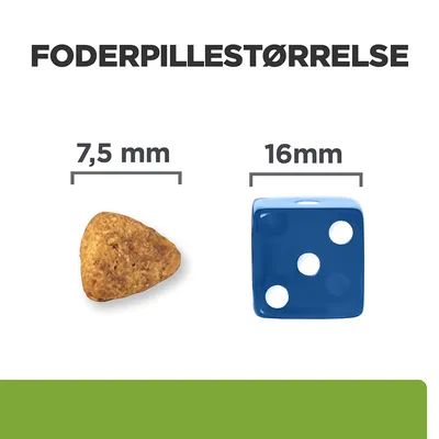 Foderpillestørrelse vist: foderpille 7,5 mm ved siden af blå terning på 16 mm. Tekst: FODERPILLESTØRRELSE, 7,5 mm, 16 mm.