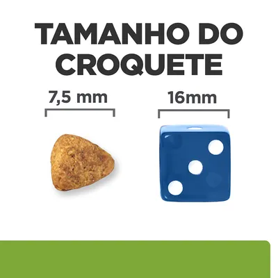Tamanho do croquete: 7,5 mm ao lado de um dado azul de 16 mm para comparação visual.