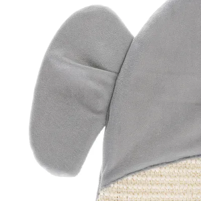 Graues Stofftier mit Kratzfläche aus Sisal, Detailansicht.