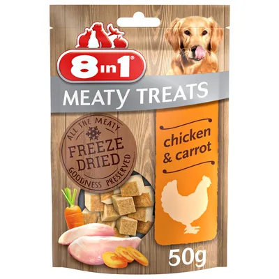 8in1 Meaty Treats, gevriesdroogd, kip en wortel, 50g. Verpakking toont stukjes vlees, wortels en kippenvlees.