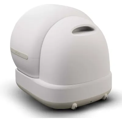 Lukket, oval kattetoilet i plast med bærehåndtag og hjul i bunden. Lukket, oval kattetoilet i plast med bærehåndtag og hjul i bunden.