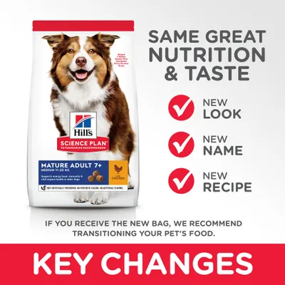 Hill's Science Plan Mature Adult 7+ Medium 11–25 kg s piletinom. Tekst: Same great nutrition & taste, new look, new name, new recipe, key changes. Sva vidljiva tekstualna obavijest na engleskom.