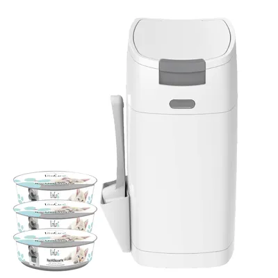 Valkoinen LitterLocker-roska-astia, harmaa kansi ja lapio pidikkeessä. Vieressä kolme LitterLocker Nachfüllkassette -täyttöpakkausta, joissa kissan kuva ja sinisiä palloja.