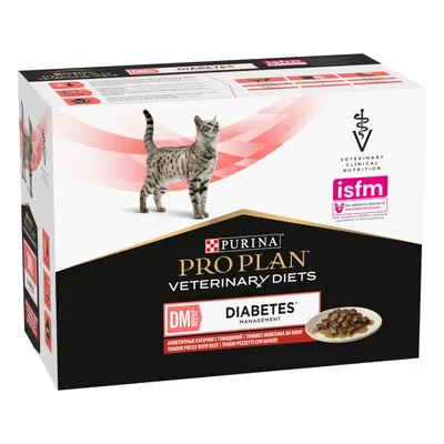 Veterinary diet food for diabetes management with tender pieces in beef flavour, DM St/Ox formula, ISFM certified, shown on product packaging.