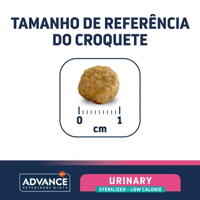 Tamanho de referência do croquete Advance Veterinary Diets Urinary Sterilized Low Calorie: diâmetro aproximado de 1 cm visível com escala métrica.