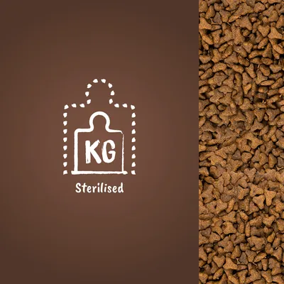 Croquettes en gros plan à droite, icône de poids avec texte « KG » et « Sterilised » au centre sur fond marron à gauche. Aucun autre texte visible.