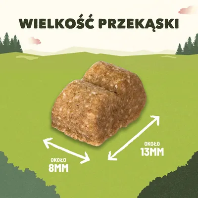 Wielkość przekąski: około 8 mm szerokości i około 13 mm długości, widoczny kształt kostki.