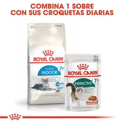 Royal Canin Home Life Indoor 7+ y Royal Canin Instinctive 7+ gravy-salsa para gatos mayores de 7 años. Texto: Combina 1 sobre con sus croquetas diarias.