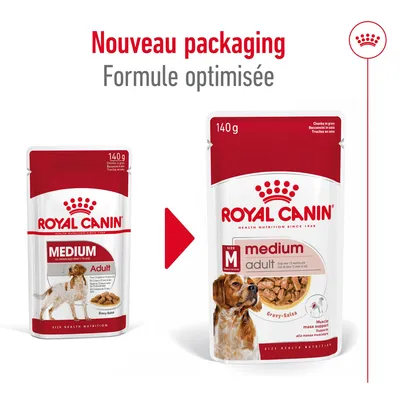 Nouveau packaging Royal Canin Medium Adult 140 g, formule optimisée. Deux sachets montrés : ancien et nouveau design avec texte 'Gravy-Salsa' et image de chien sur l'emballage.