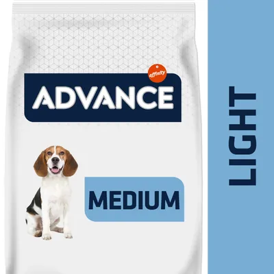 Confezione di cibo per cani Advance affinity, scritte visibili: MEDIUM e LIGHT, immagine di un cane di taglia media sul fronte.