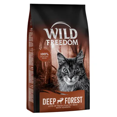 Wild Freedom Deep Forest kattenvoer, 100% grain-free recipe, lots of fresh poultry meat with venison, verpakking van 2 kg. Kattenkop en bos op de achtergrond zichtbaar.