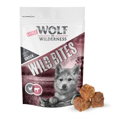 Little Wolf of Wilderness Wild Bites Leafy Willows, Grain Free Snack, Verpackung mit Würfeln des Snacks daneben.