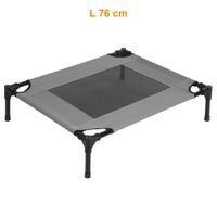 Letto rialzato per pet in rete grigia con gambe nere stabili, misura L 76 cm.