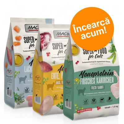 Trei pungi MAC's Super Food for Cats, sortimente somon, rață și iepure. Text portocaliu: Încearcă acum! Ambalajele prezintă imagini cu ingrediente vizibile și simboluri nutriționale.