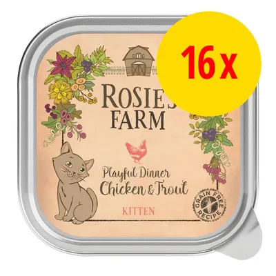 Rosie’s Farm Playful Dinner Chicken & Trout KITTEN, recette sans céréales, lot de 16 barquettes visibles sur l’emballage. Rosie’s Farm Playful Dinner Chicken & Trout KITTEN, recette sans céréales, lot de 16 barquettes visibles sur l’emballage.