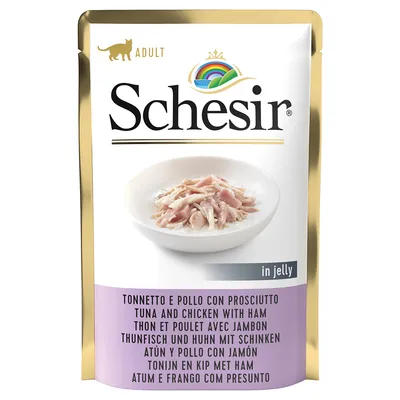 Schesir Adult риба тон и пиле с шунка в желе. Изображение на продукта с бяла купа, многоезично описание на опаковката.