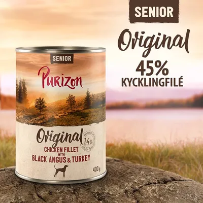 Purizon Senior Original, 45 % kycklingfilé, 400 g. Chicken fillet with Black Angus & Turkey. Text: SENIOR, Original, 14 %. Bild på konservburk med hundsymbol. Purizon Senior Original, 45 % kycklingfilé, 400 g. Chicken fillet with Black Angus & Turkey. Text: SENIOR, Original, 14 %. Bild på konservburk med hundsymbol.