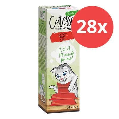 Catessy Chunks in Gravy, 14x mit Rind, 28 Portionen à 85g. Illustration einer Katze mit rotem Napf und Text: '1, 2, 3... 14 meals for me!'. Catessy Chunks in Gravy, 14x mit Rind, 28 Portionen à 85g. Illustration einer Katze mit rotem Napf und Text: '1, 2, 3... 14 meals for me!'.