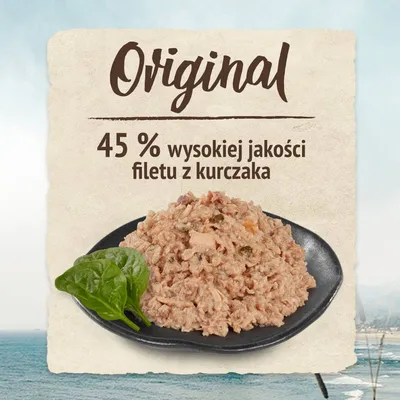 Original, 45 % wysokiej jakości filetu z kurczaka. Na talerzu widoczna porcja mokrej karmy z liściem szpinaku.