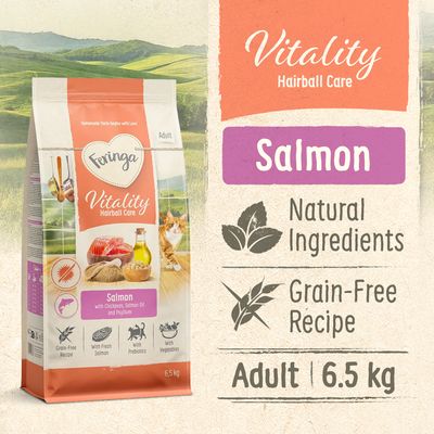 Feringa Vitality Hairball Care Adult, saumon avec pois chiches, huile de saumon et psyllium, sans céréales, prébiotiques, légumes, 400 g. Texte en anglais sur l'emballage.
